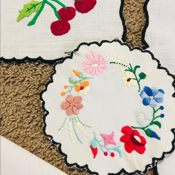 Vintage embroidered handmade linen/cloth bundle - Picture 5 of 5